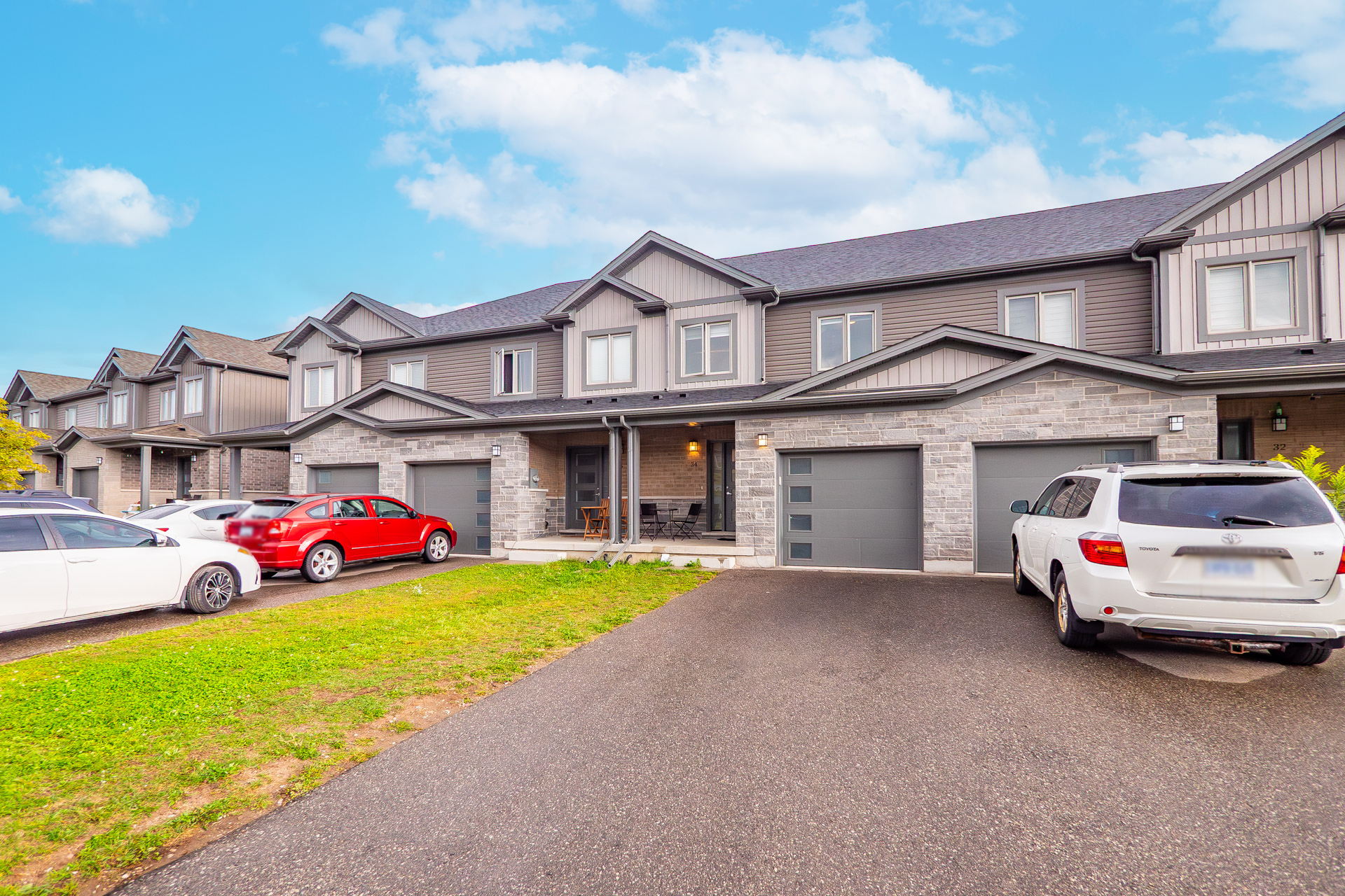 Front view of property in Cambridge Ontario