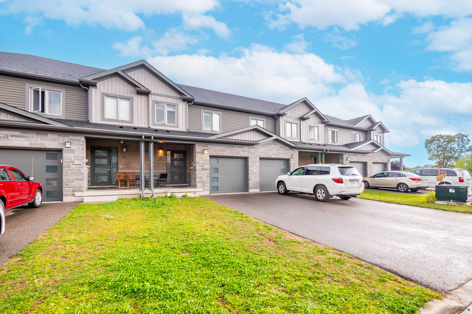 Street view of Cambridge townhome