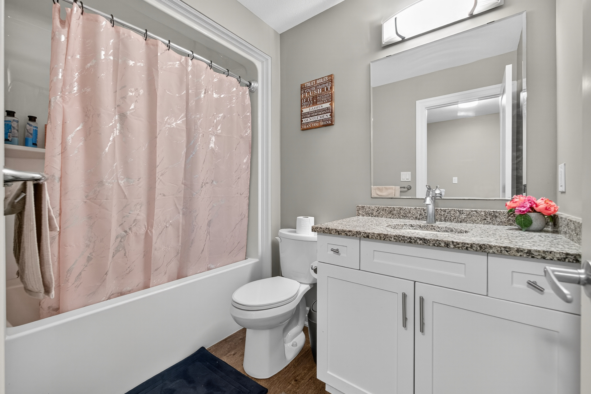 Modern 4-piece bathroom